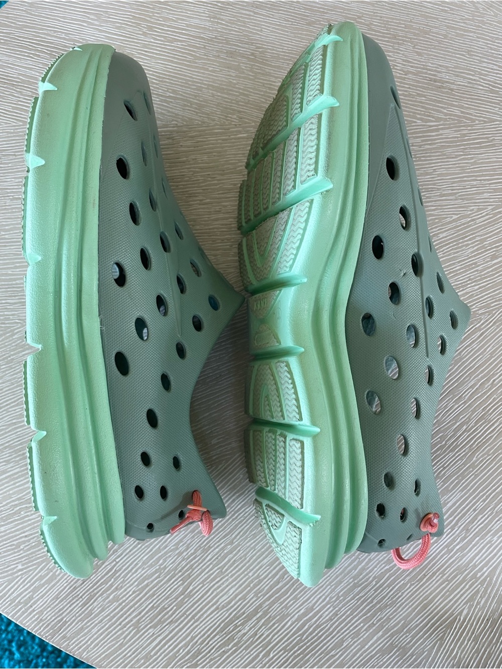 Kane Revive Shoes in Mint Green with Coral Pull Tabs.  Unisex Sizing M7 W9 - Picture 6 of 7